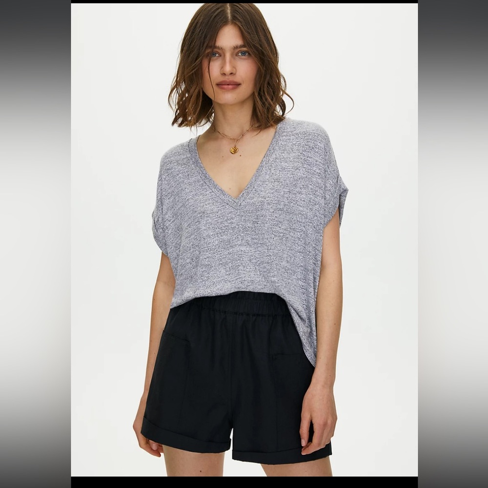 WILFRED FREE BROSCH TSHIRT
